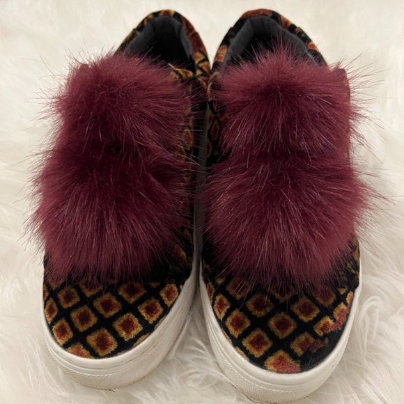 GUC Sam Edelman Leya Burgundy Faux Fur Pom Pom Sneakers Sz 7.5 - Picture 1 of 7